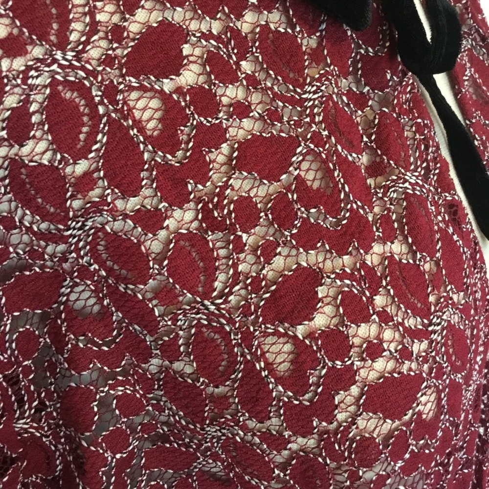 Elegant Lace Cardigan with Black Velvet Accents - Picture 3 of 9